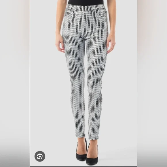 Joseph Ribkoff Monochrome Patterned Trousers - Picture 2 of 6